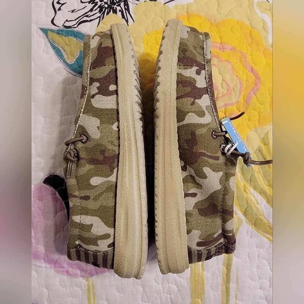 NWY Hey Dude Wally Youth Camo Slip On Sneakers - Picture 5 of 8
